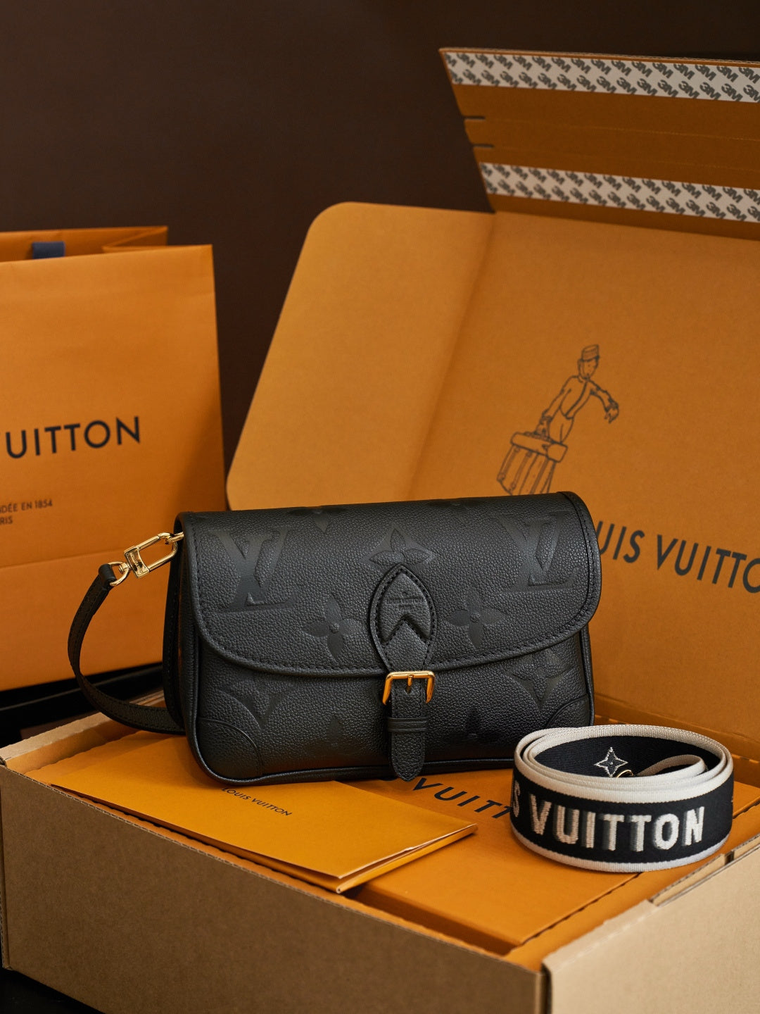 Classic Flap Shoulder Bag M13229