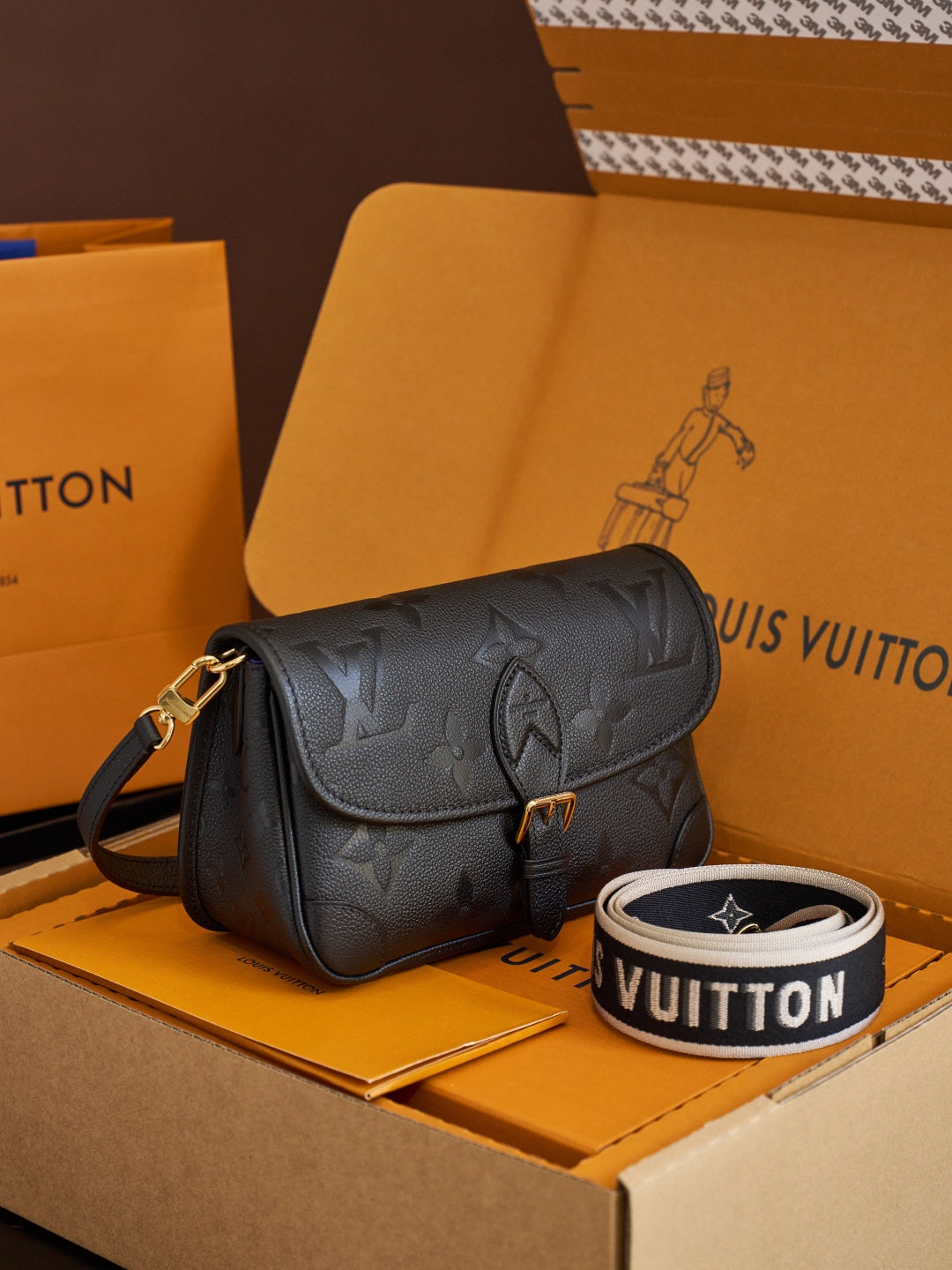 Classic Flap Shoulder Bag M13229