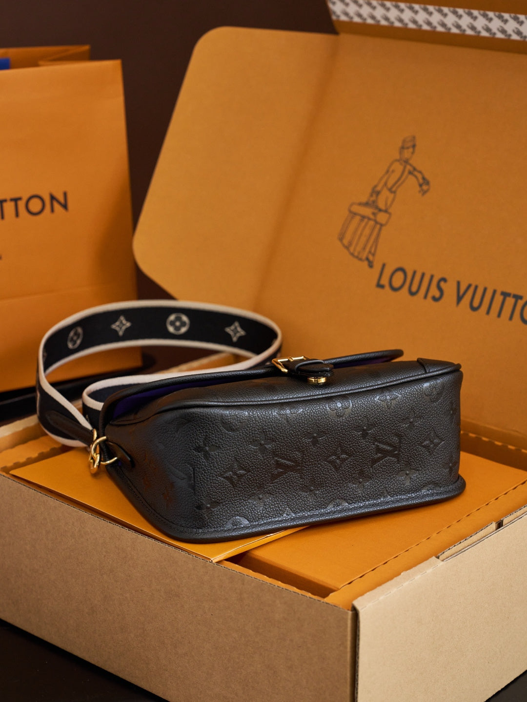 Classic Flap Shoulder Bag M13229