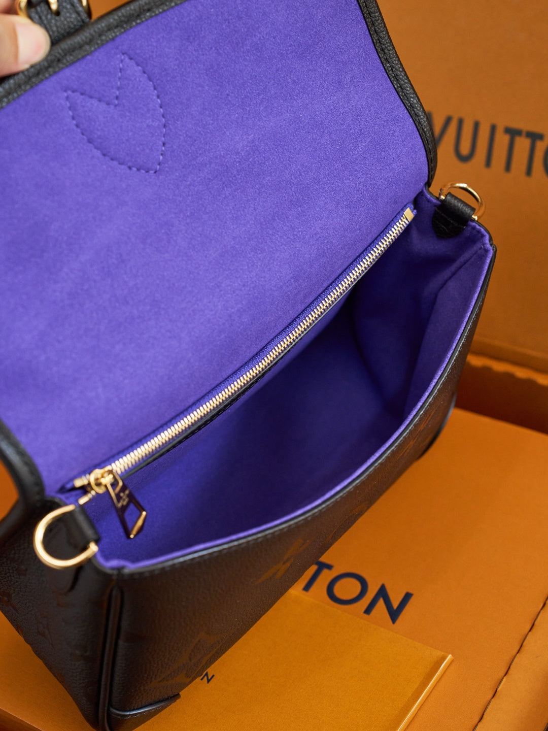 Classic Flap Shoulder Bag M13229