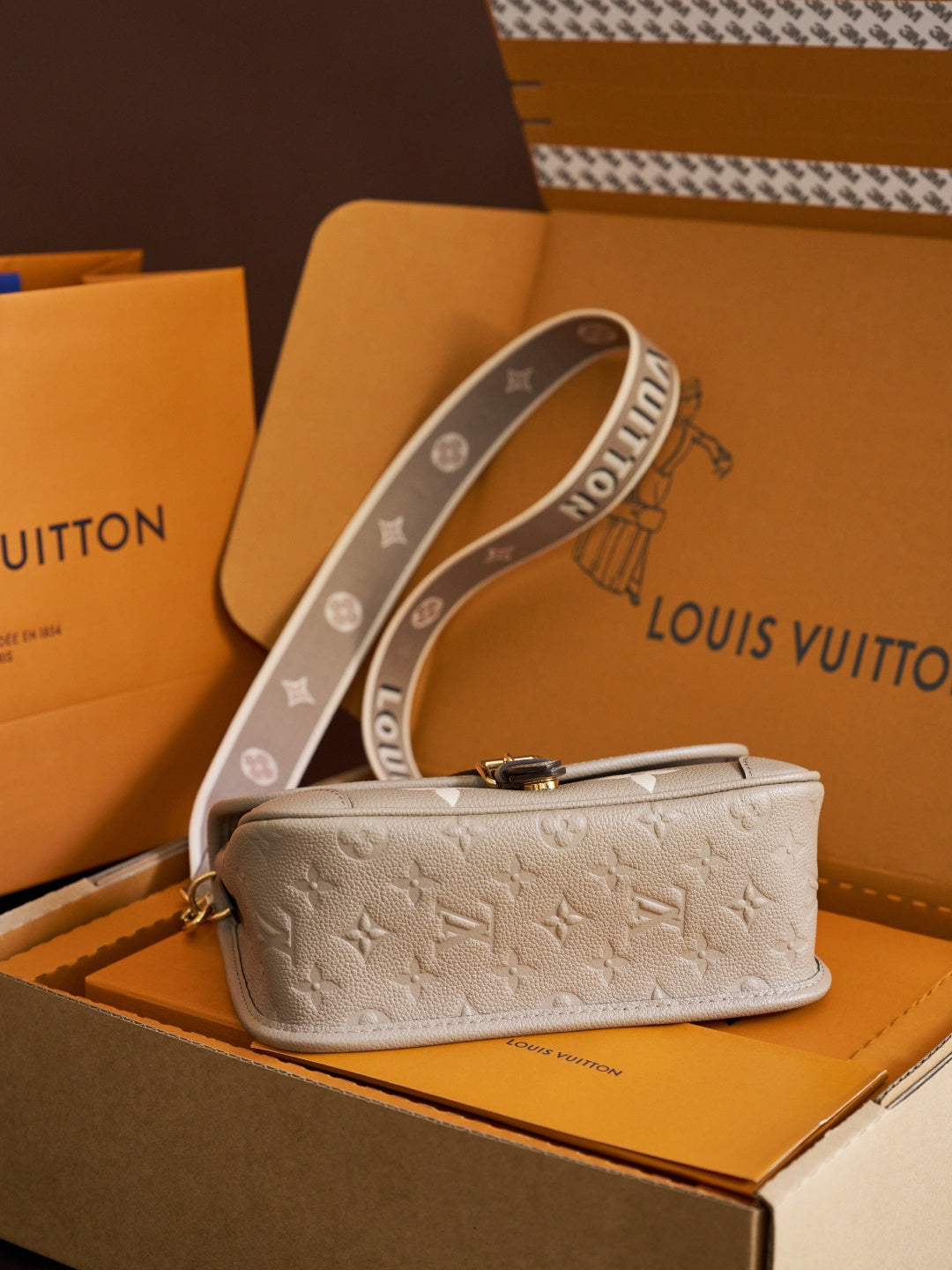 Classic Flap Shoulder Bag M46583