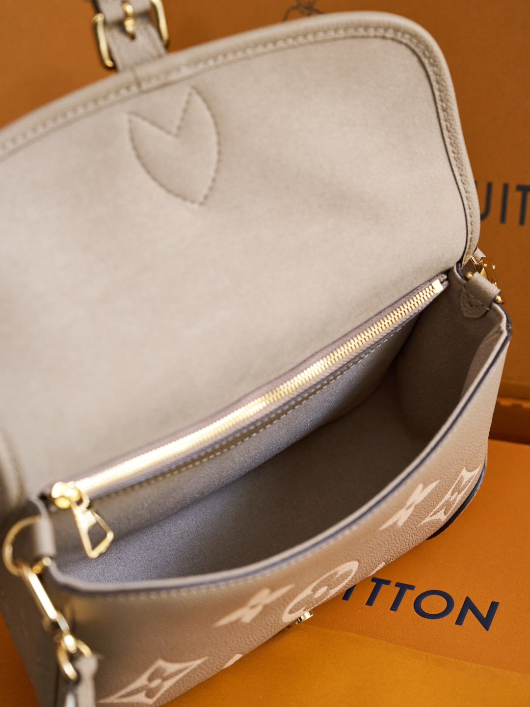 Classic Flap Shoulder Bag M46583