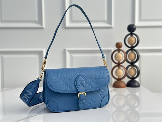 Classic Flap Shoulder Bag M27362
