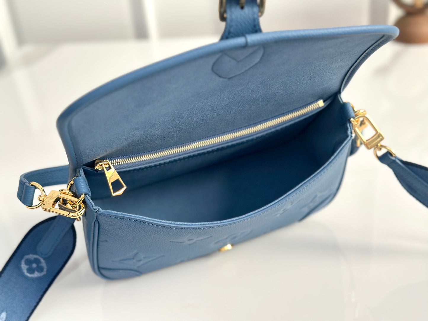 Classic Flap Shoulder Bag M27362