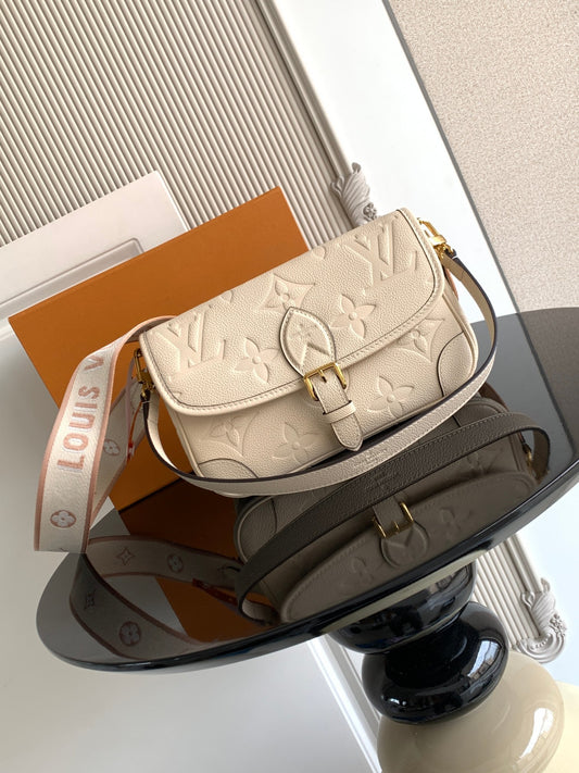 Classic Flap Shoulder Bag M46388