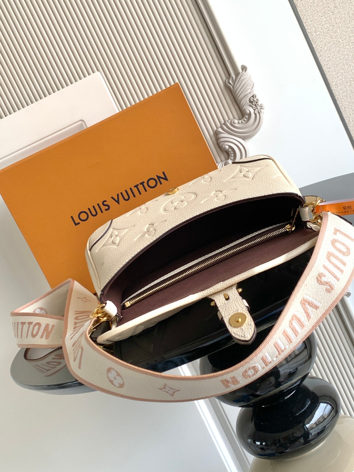 Classic Flap Shoulder Bag M46388