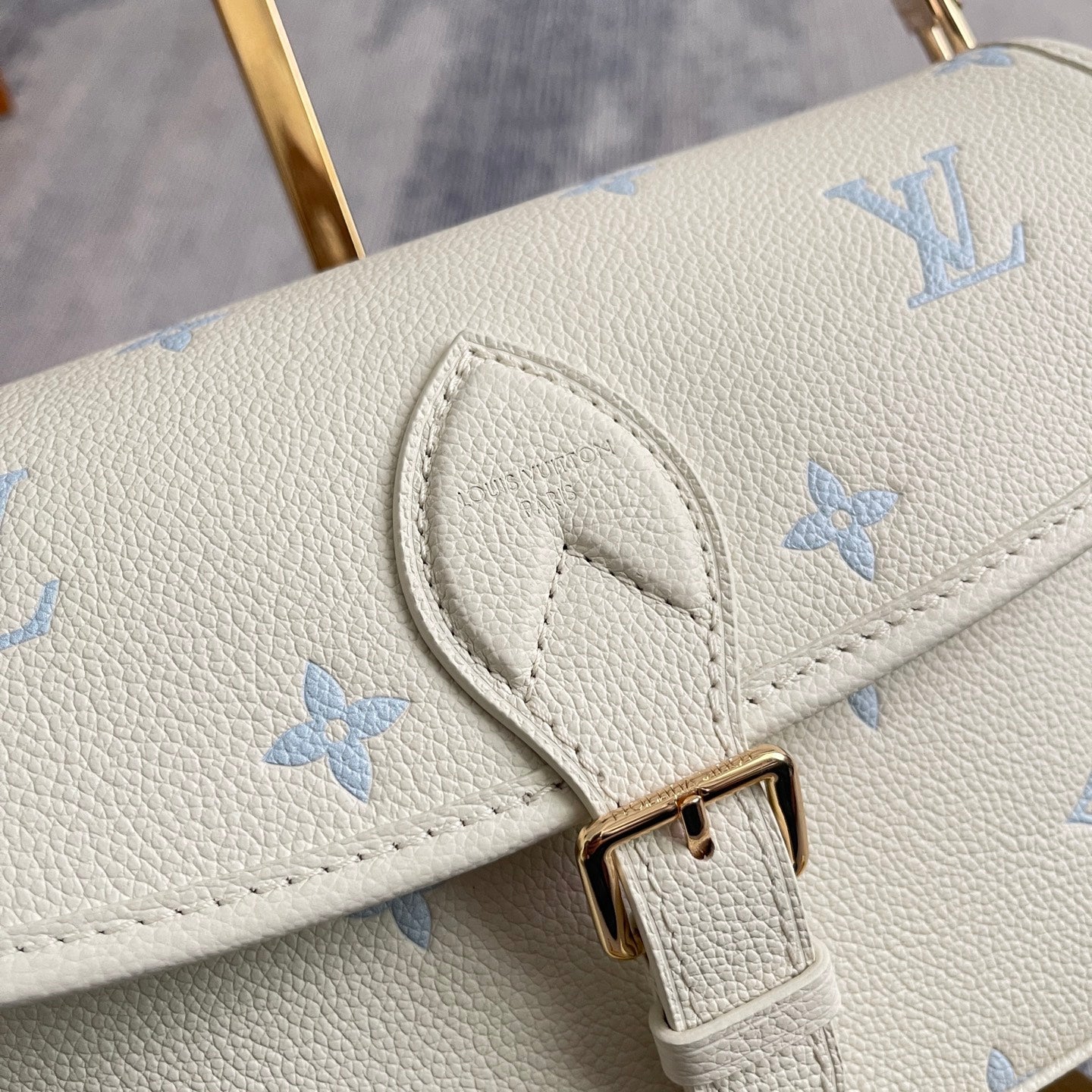 Classic Flap Shoulder Bag M28054
