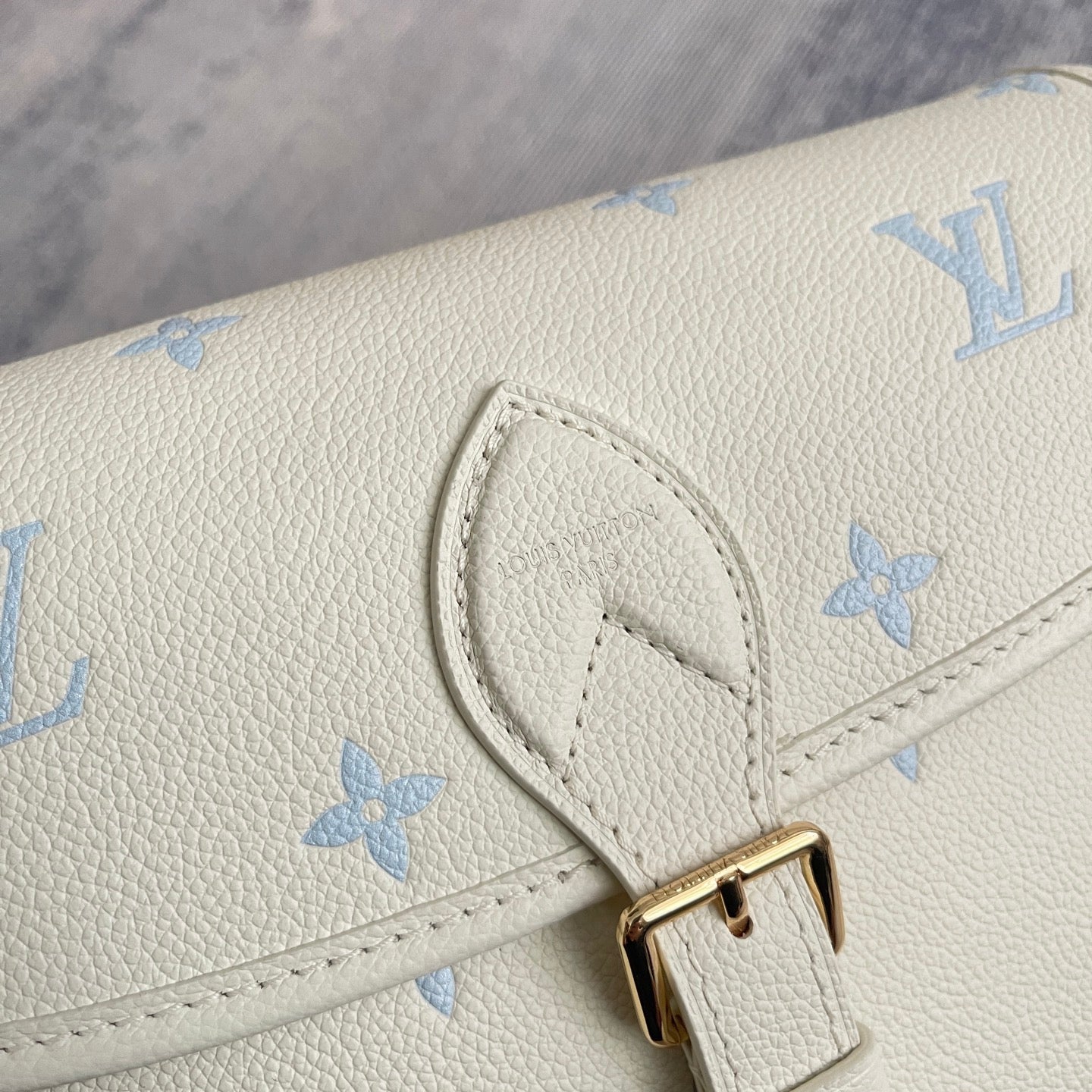Classic Flap Shoulder Bag M28054