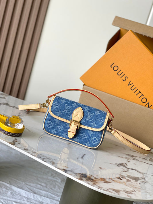 Classic Flap Shoulder Bag Nano M27700