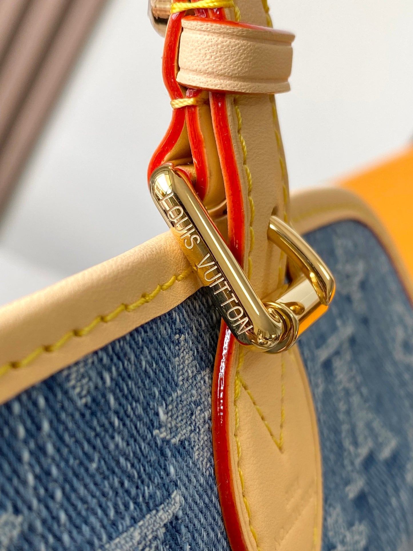 Classic Flap Shoulder Bag Nano M27700