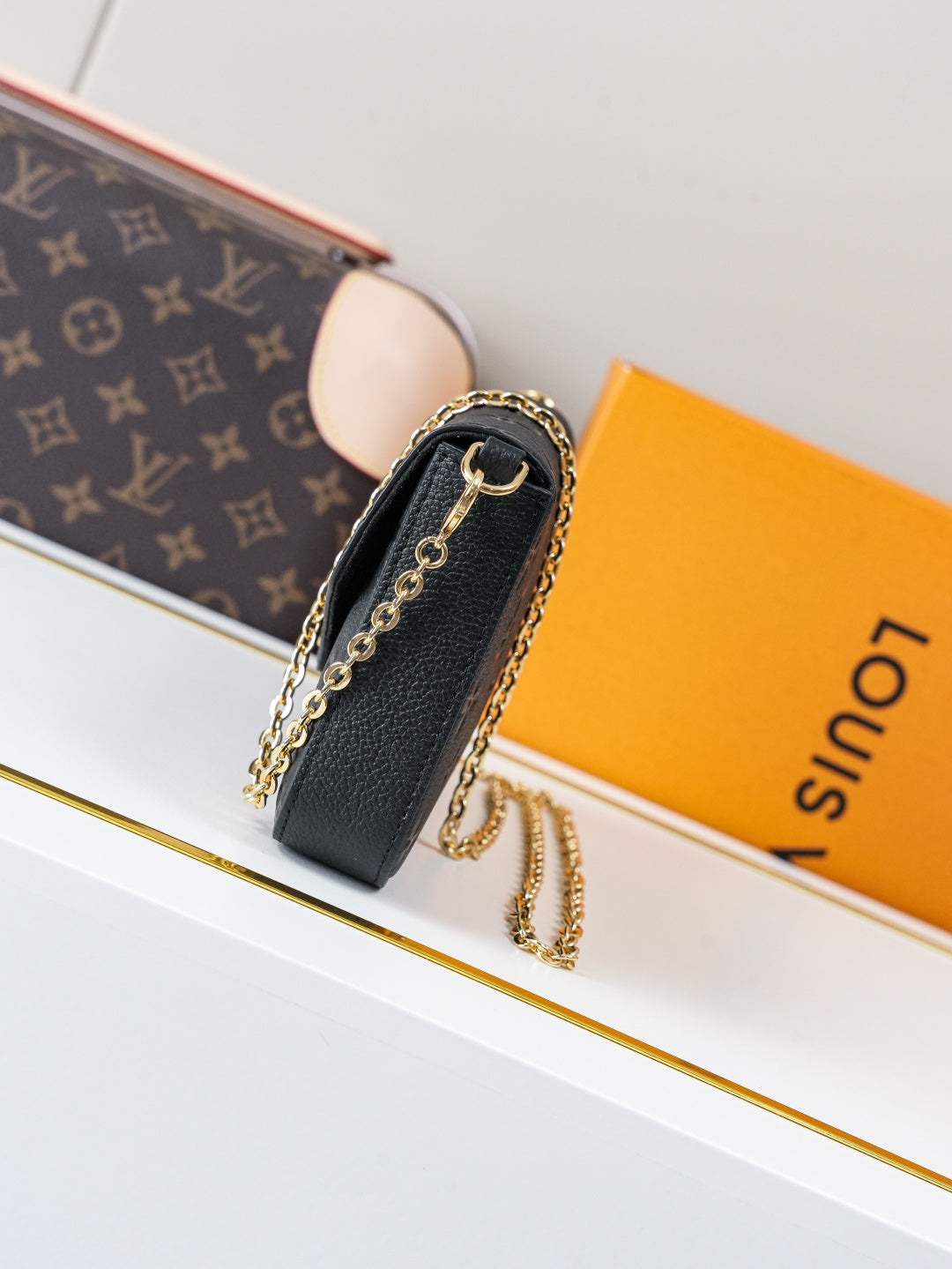 Wallet On Chain M82477