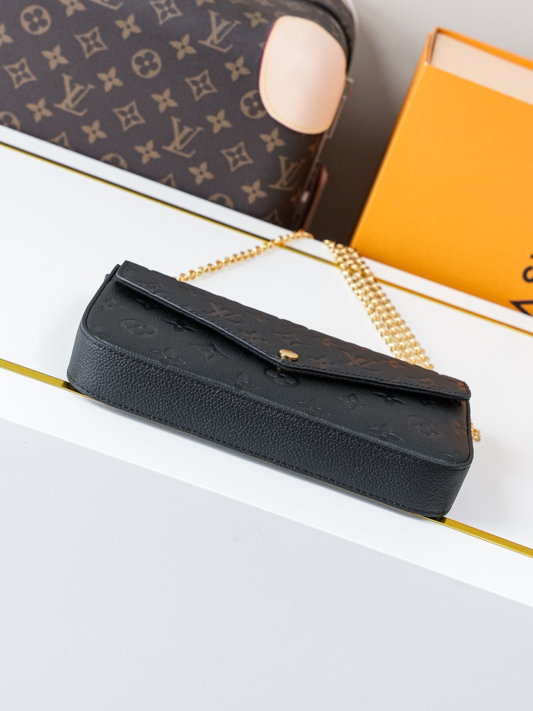 Wallet On Chain M82477