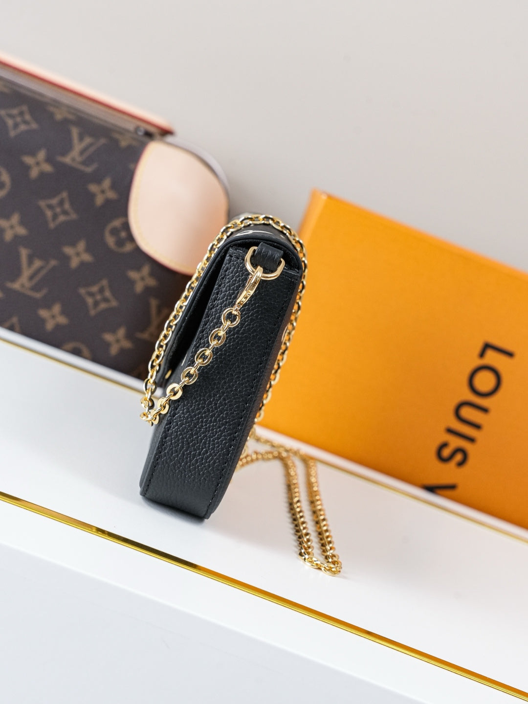 Wallet On Chain M82479