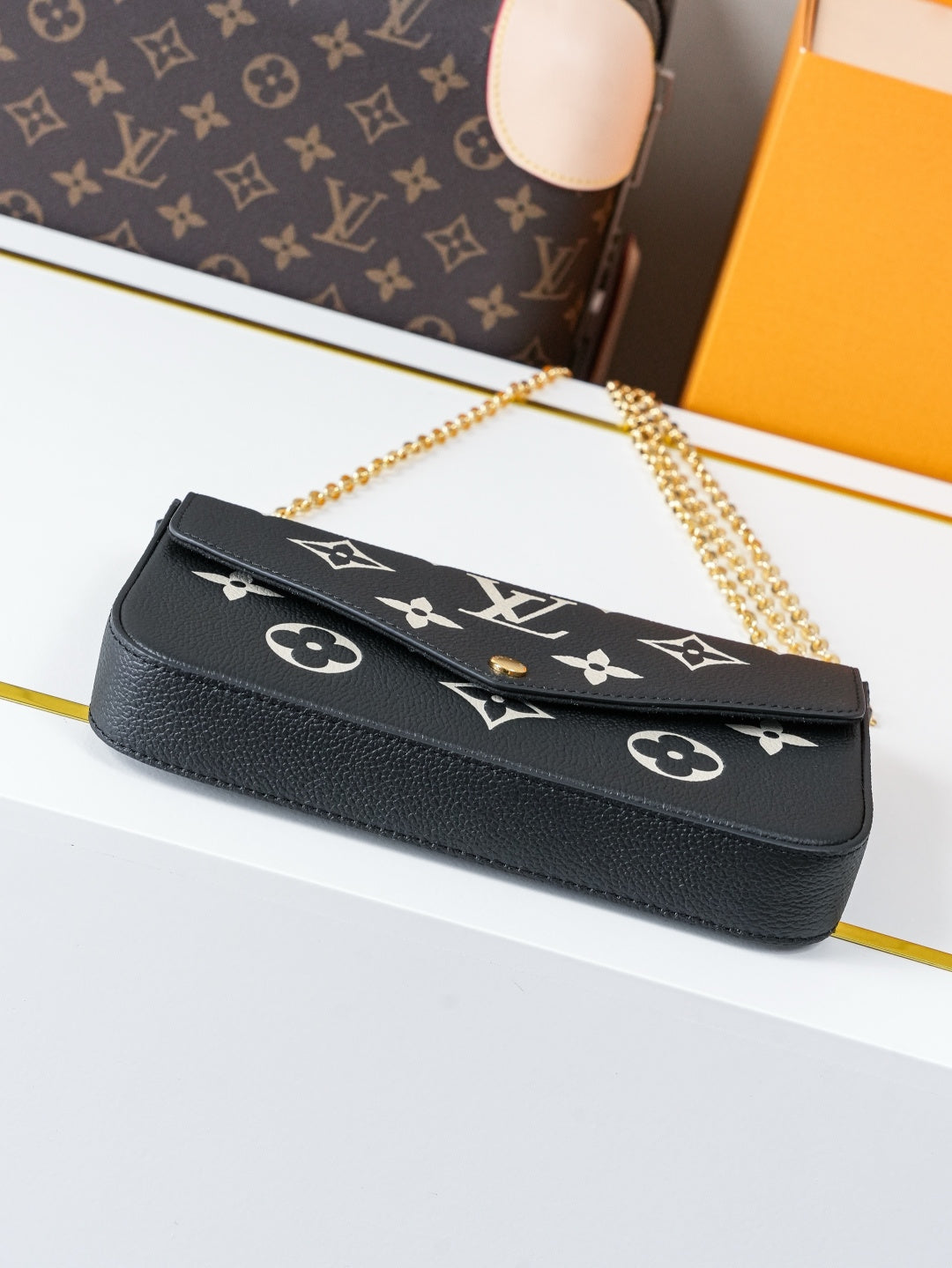 Wallet On Chain M82479
