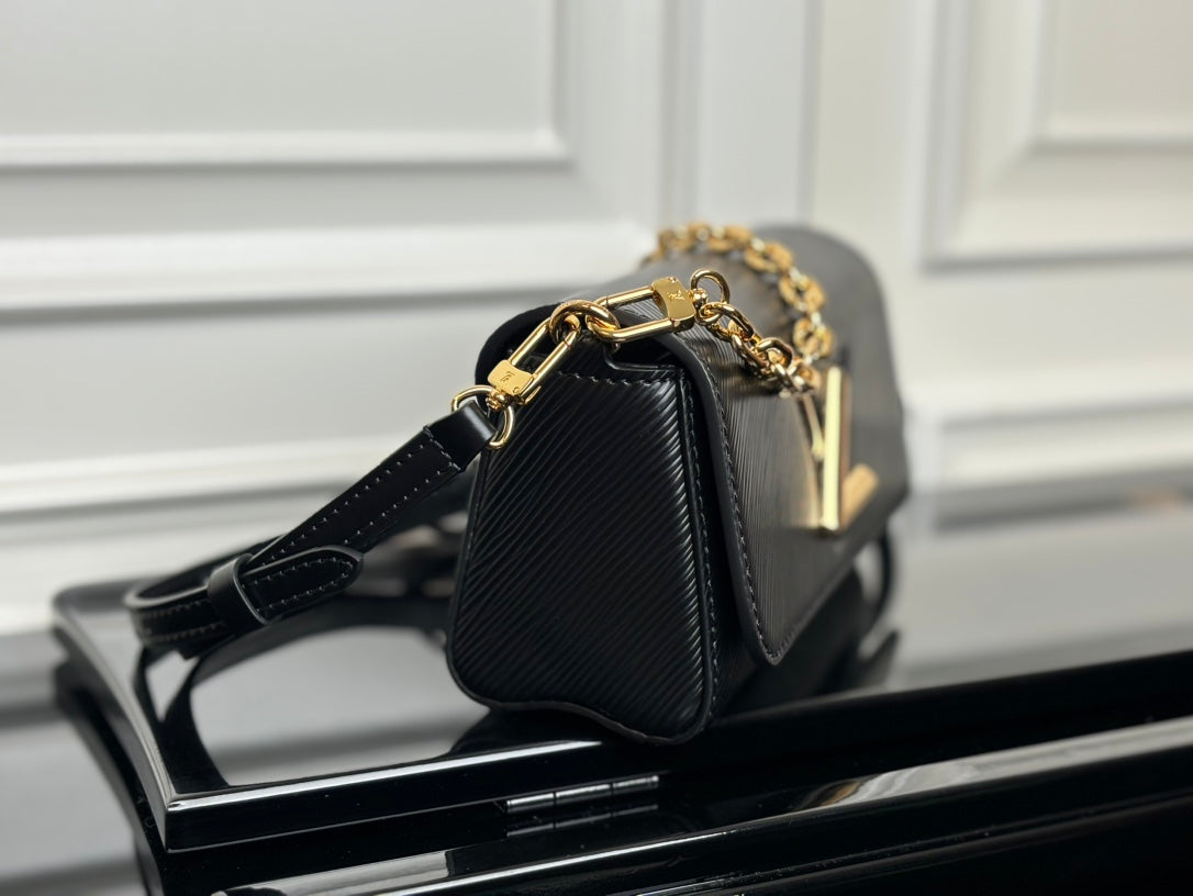 Twist-Lock Shoulder Bag M83077