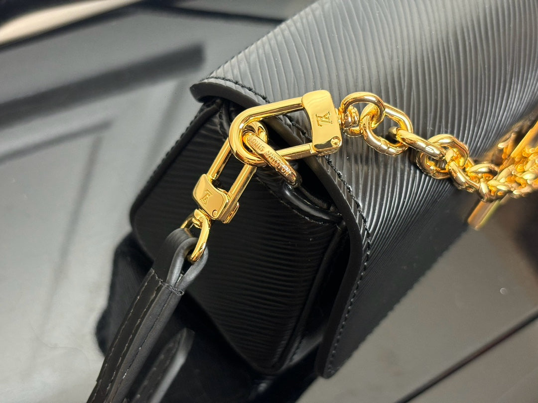 Twist-Lock Shoulder Bag M83077