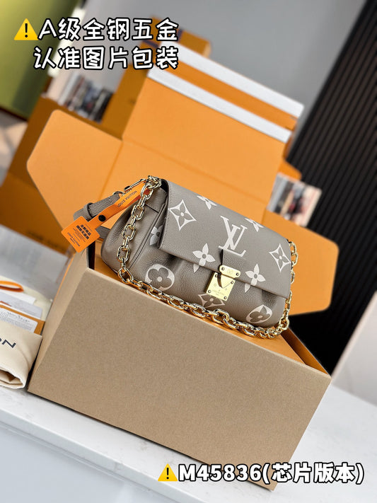 Chain Flap Shoulder Bag M45836