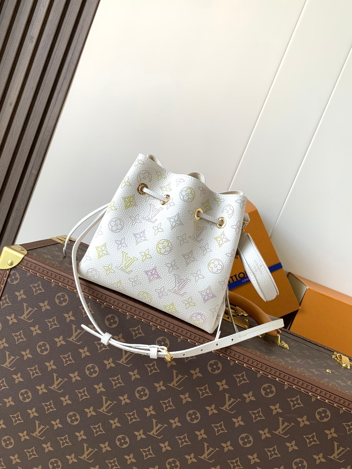 Bolso de hombro con solapa de cadena M45836