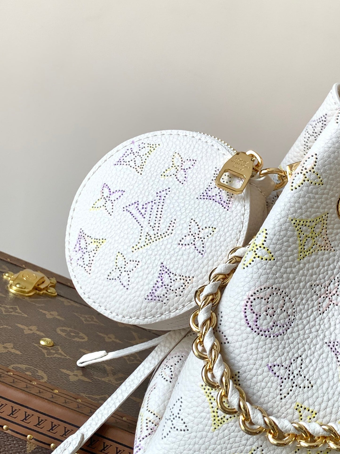 Bolso de hombro con solapa de cadena M45836