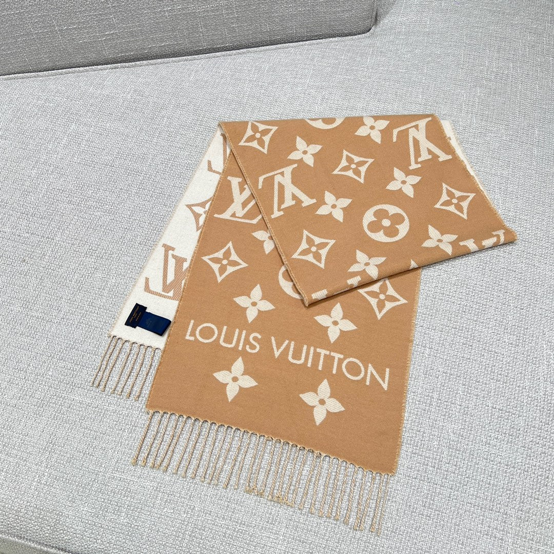 Essential Scarf M77728