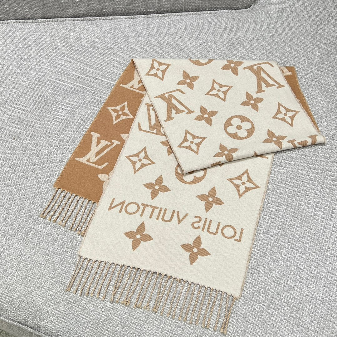Essential Scarf M77728