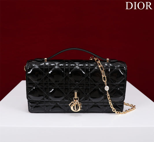 Mini Cannage Chain Flap Bag M900
