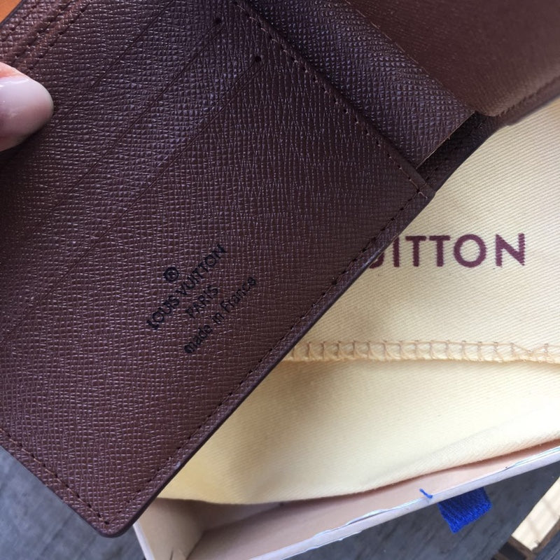 Multiple Wallet - M60895