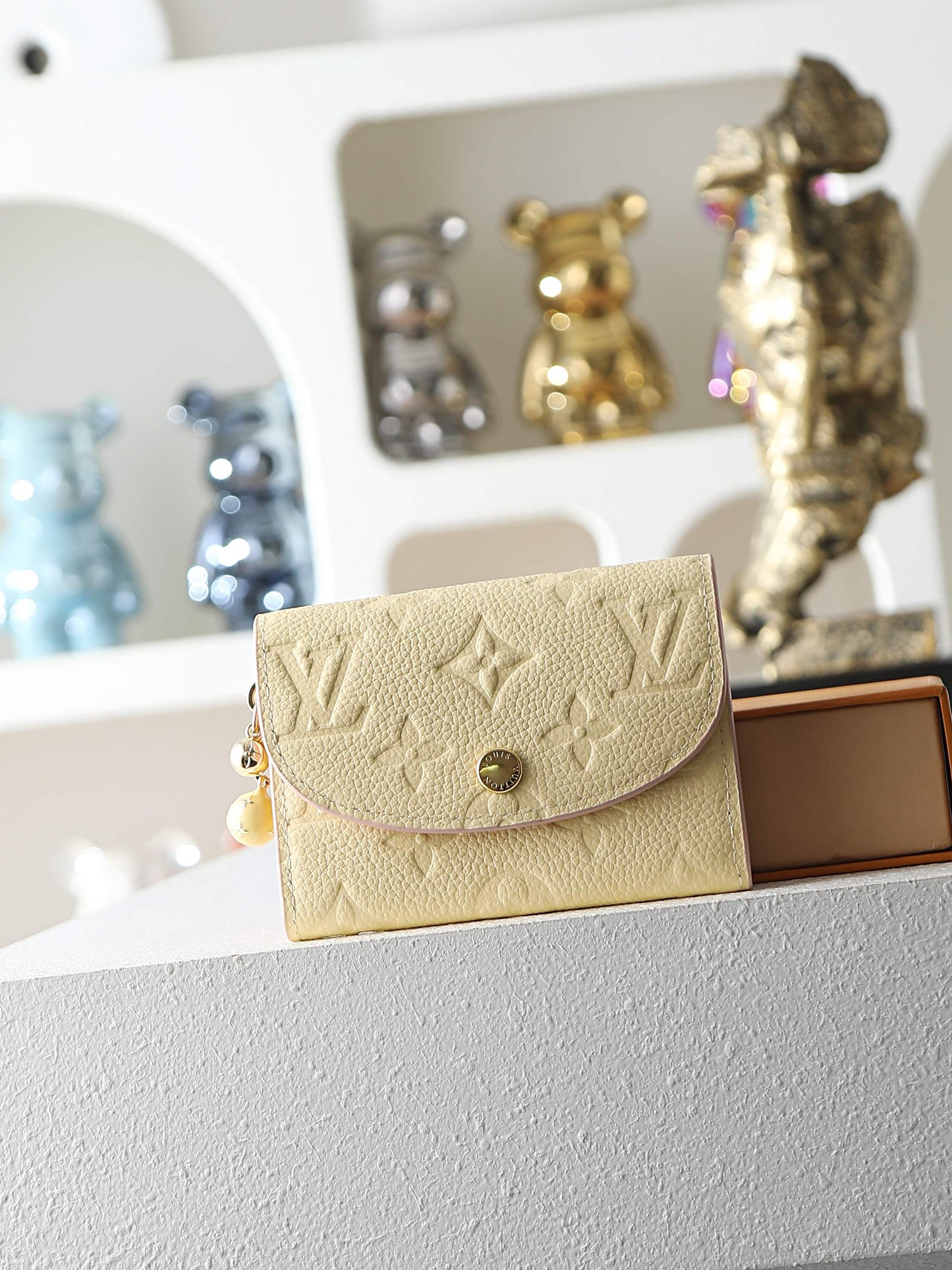 Compact Coin Purse - M28986