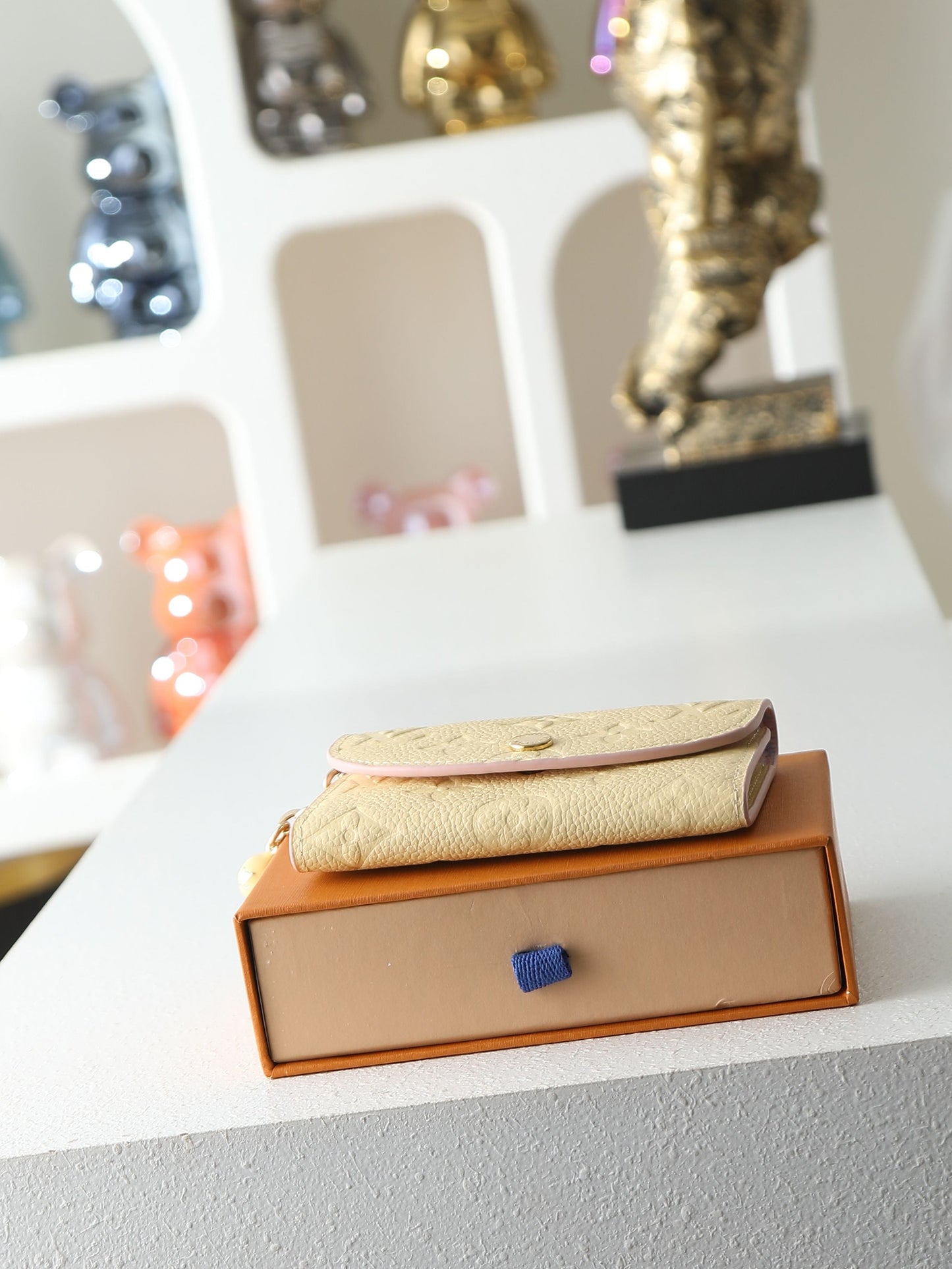 Compact Coin Purse - M28986