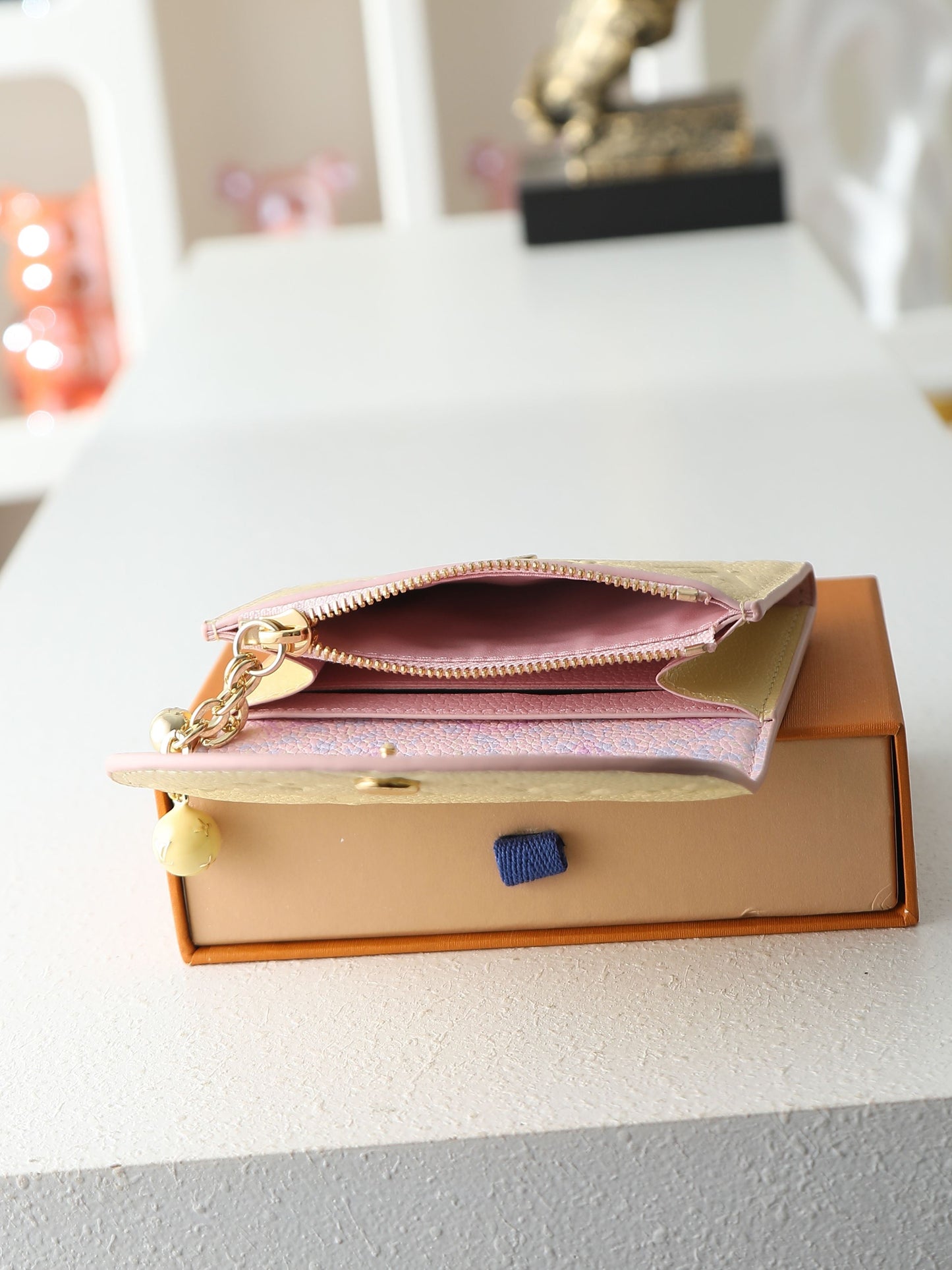 Compact Coin Purse - M28986
