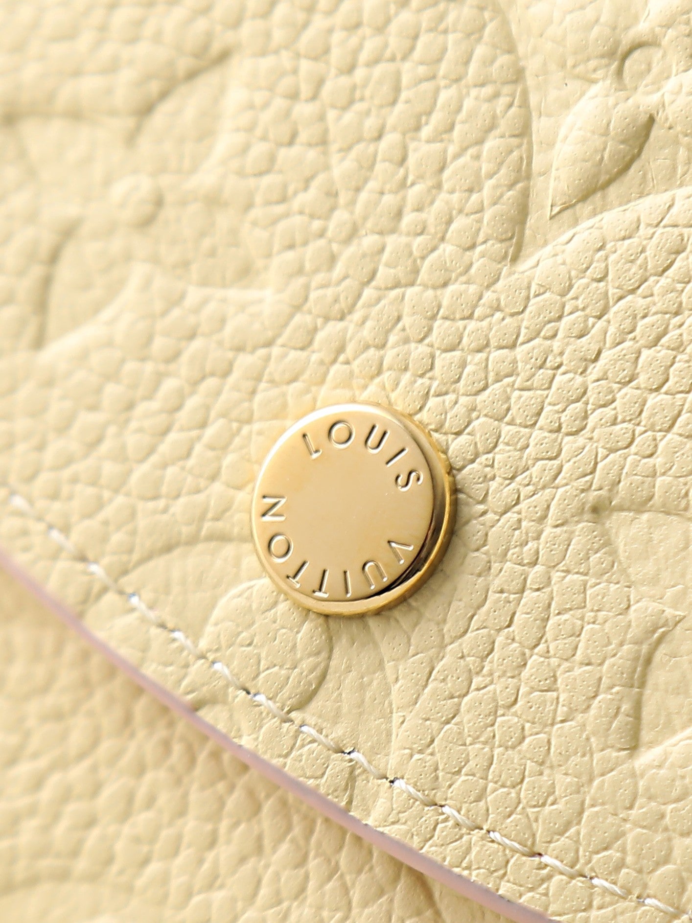 Compact Coin Purse - M28986