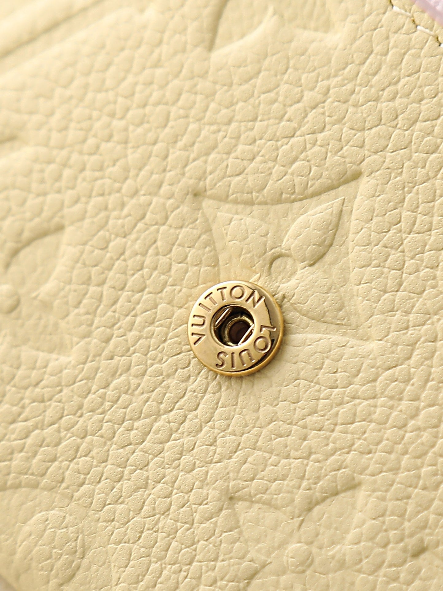 Compact Coin Purse - M28986