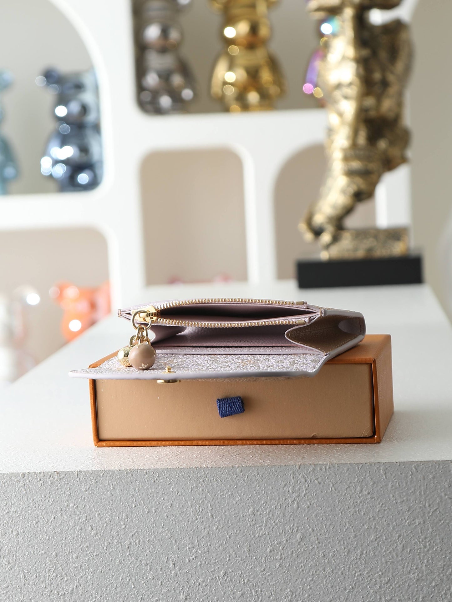 Compact Coin Purse - M28987