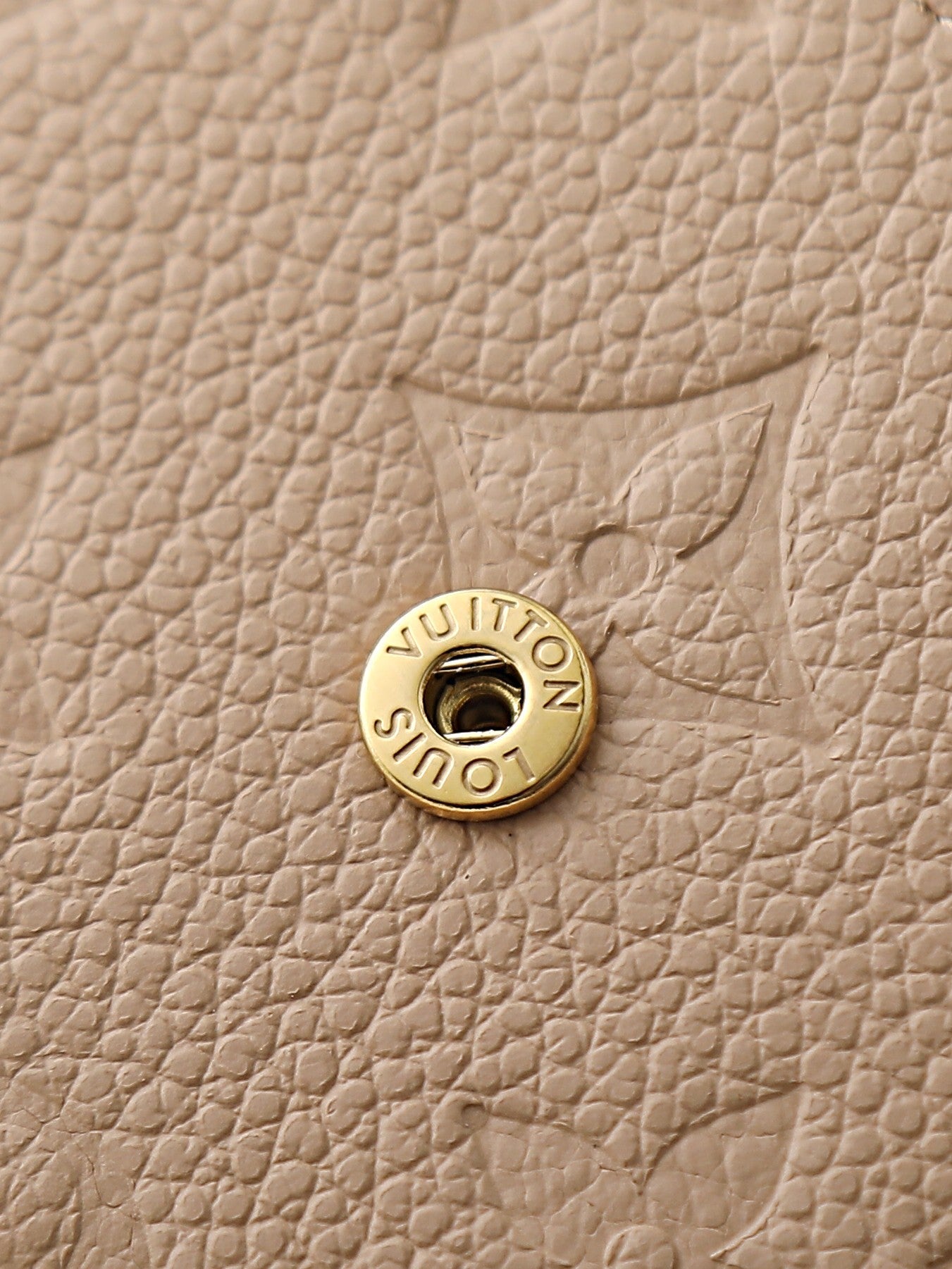 Compact Coin Purse - M28987