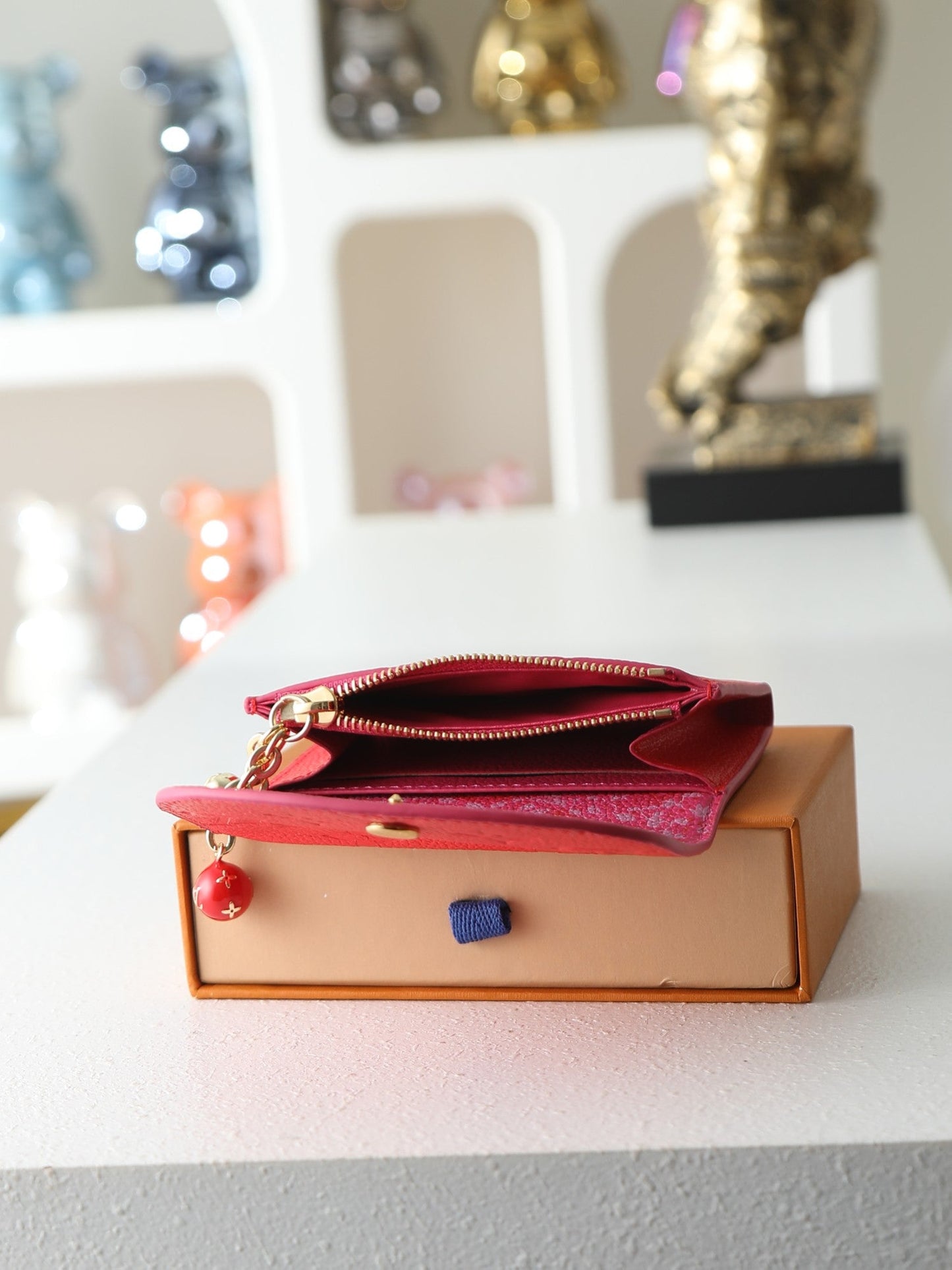 Compact Coin Purse - M28989