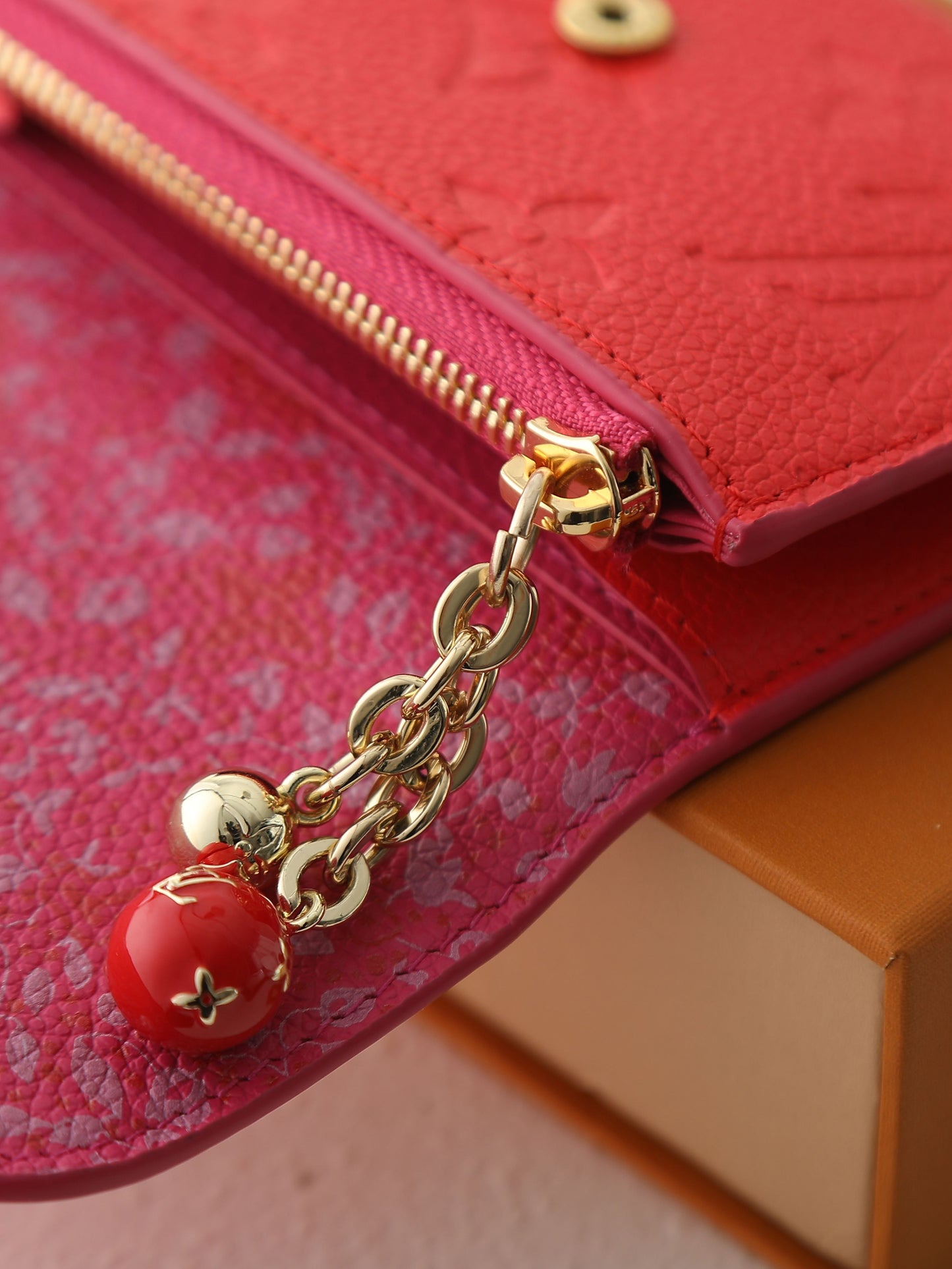 Compact Coin Purse - M28989