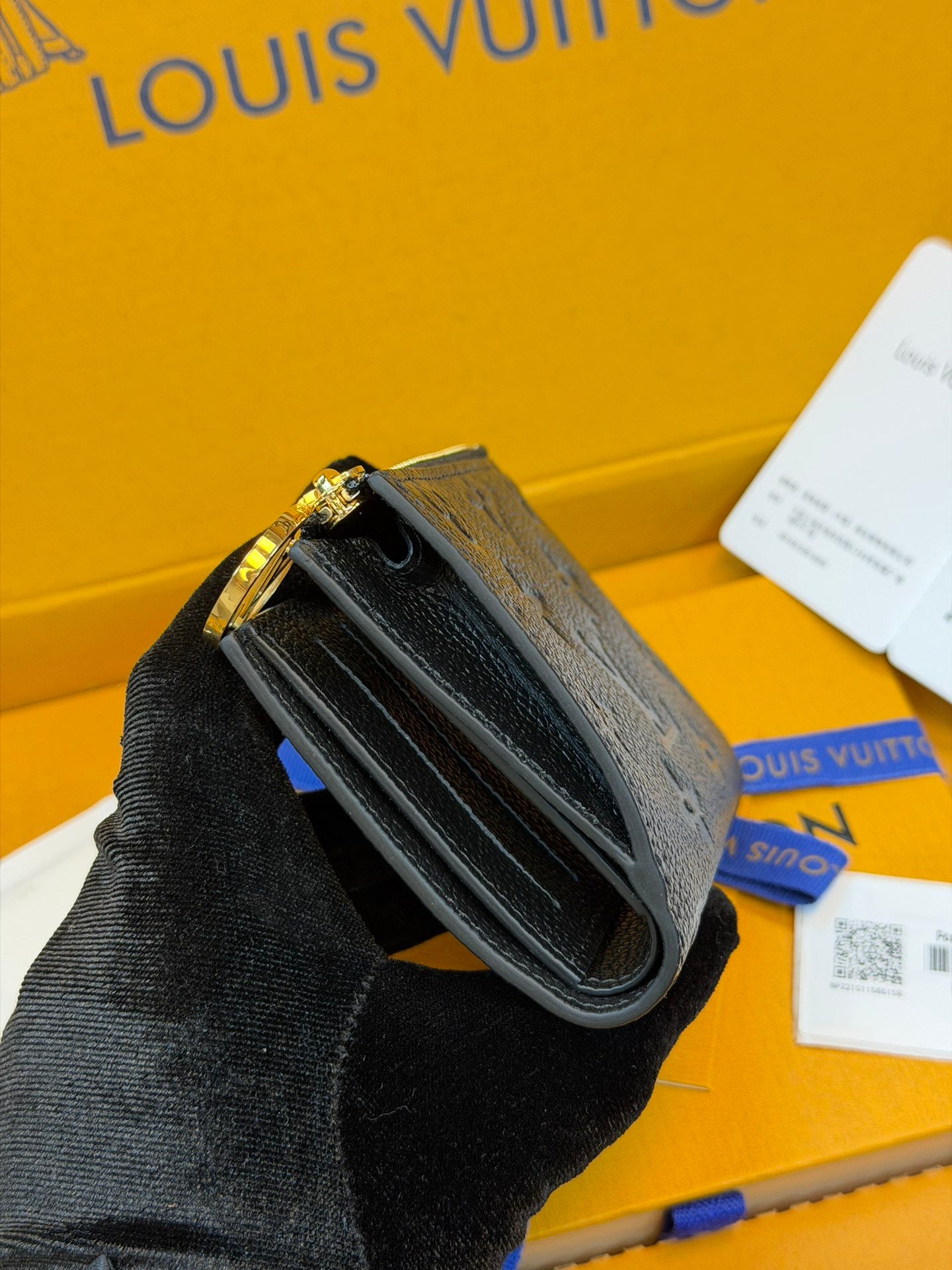 Lisa Compact Wallet - M83365