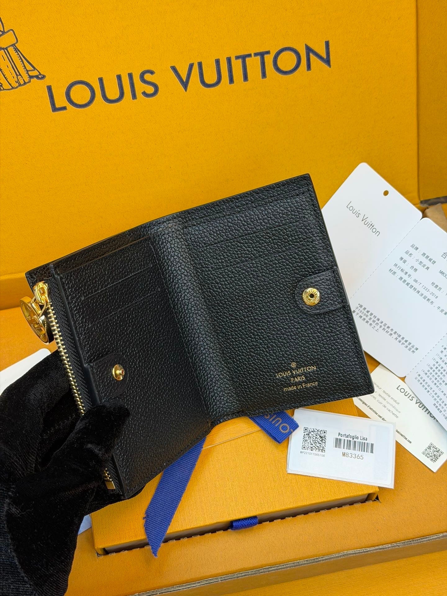 Lisa Compact Wallet - M83365