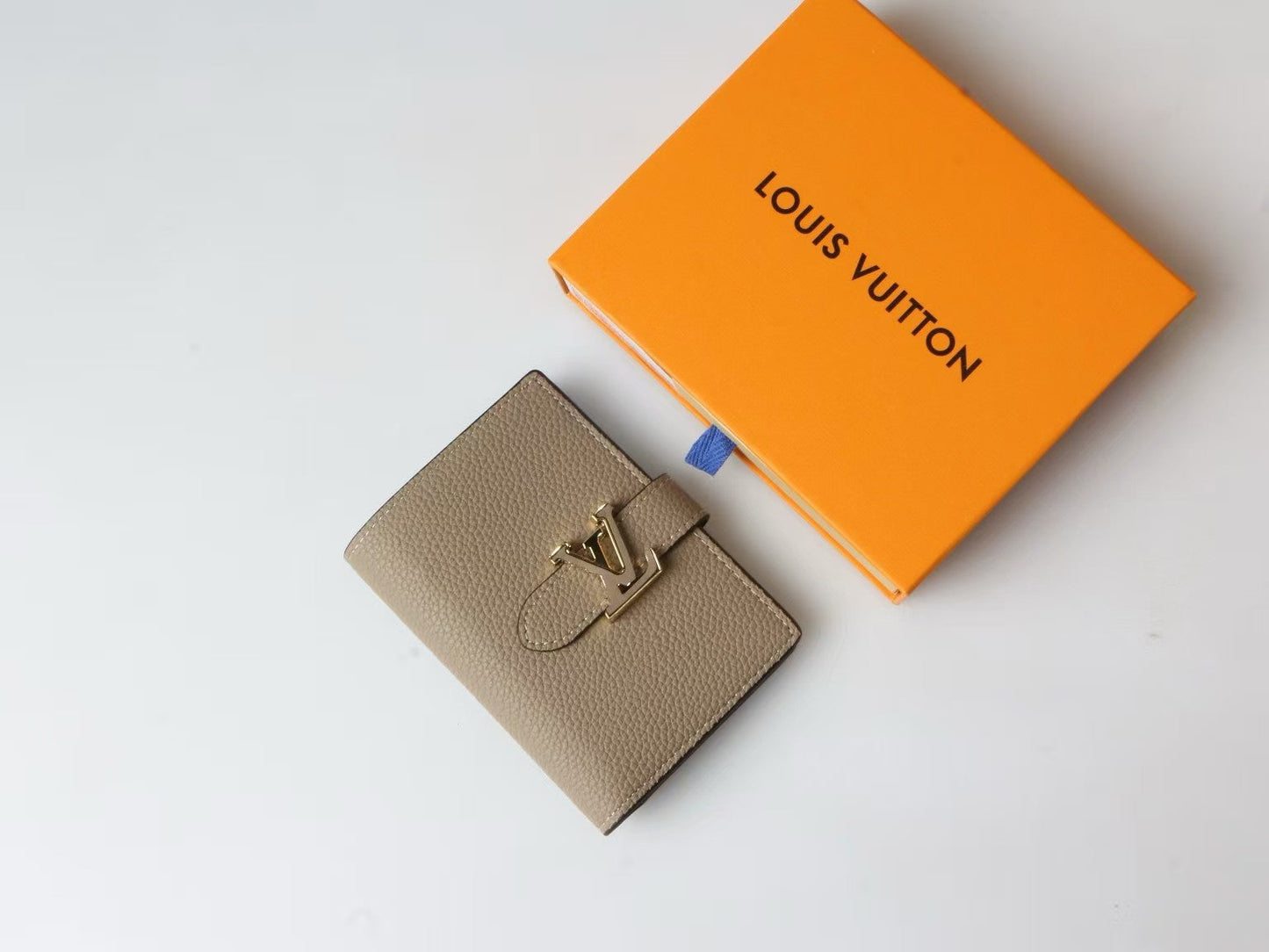 Grained Leather Compact Wallet - M82198